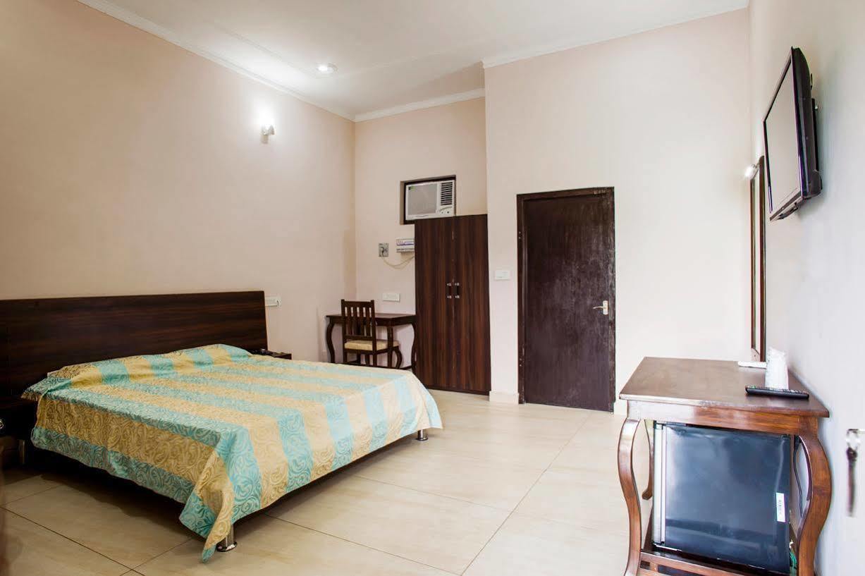 Gulmohar Sariska Resort Bairāt Exterior photo