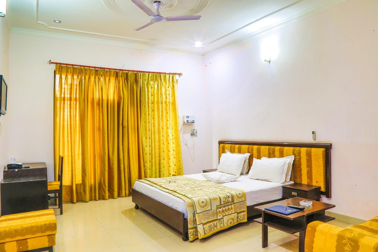 Gulmohar Sariska Resort Bairāt Exterior photo