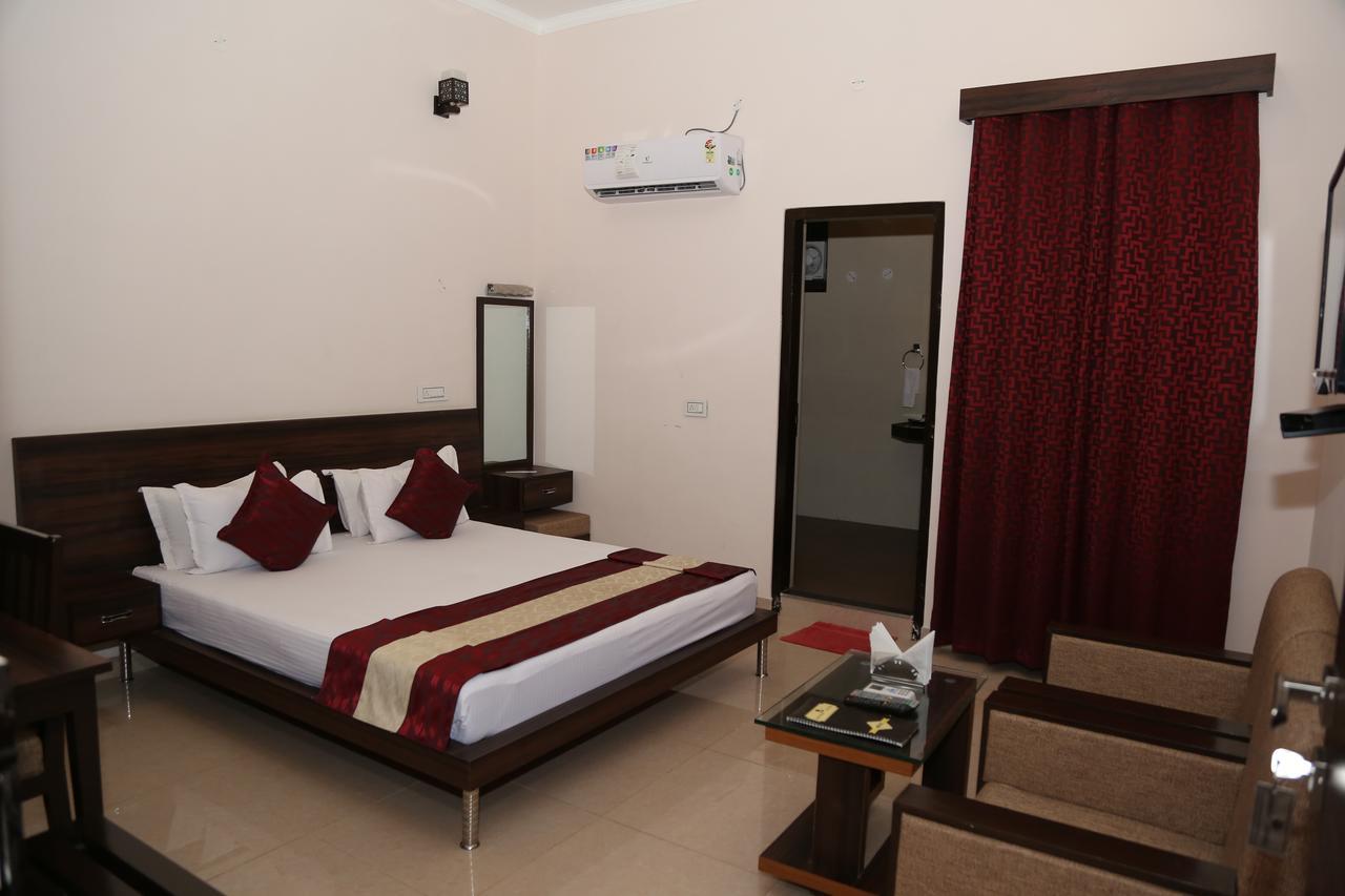 Gulmohar Sariska Resort Bairāt Exterior photo