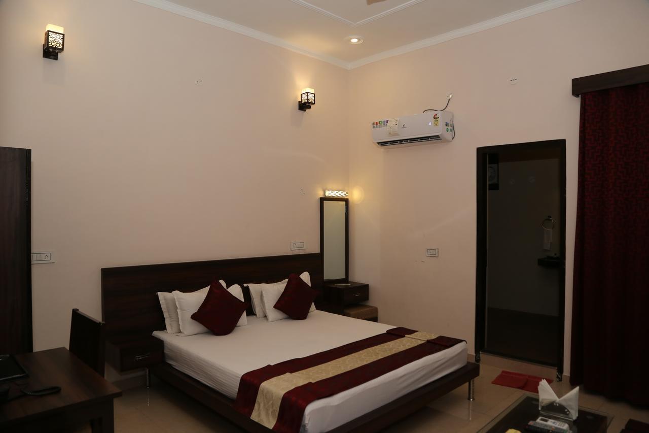 Gulmohar Sariska Resort Bairāt Exterior photo
