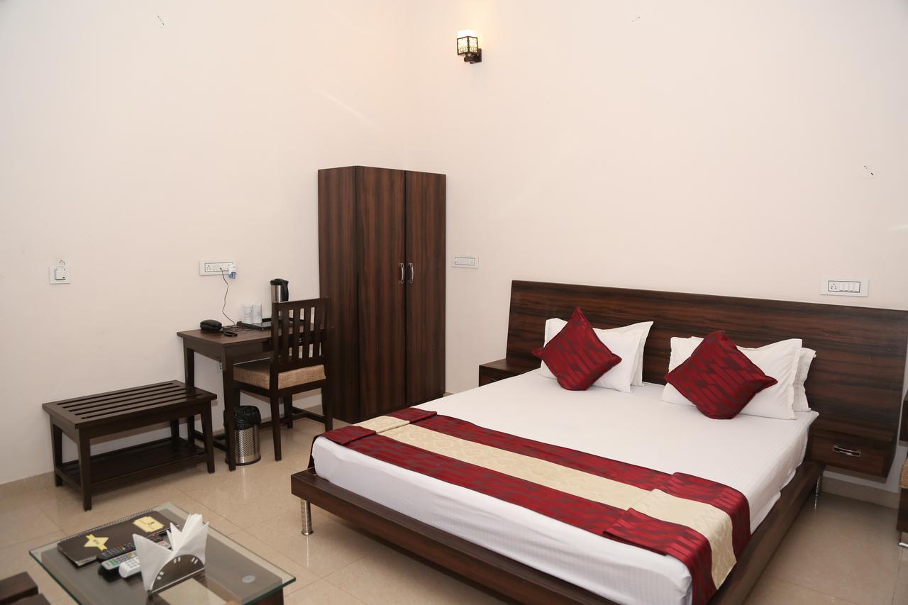 Gulmohar Sariska Resort Bairāt Exterior photo