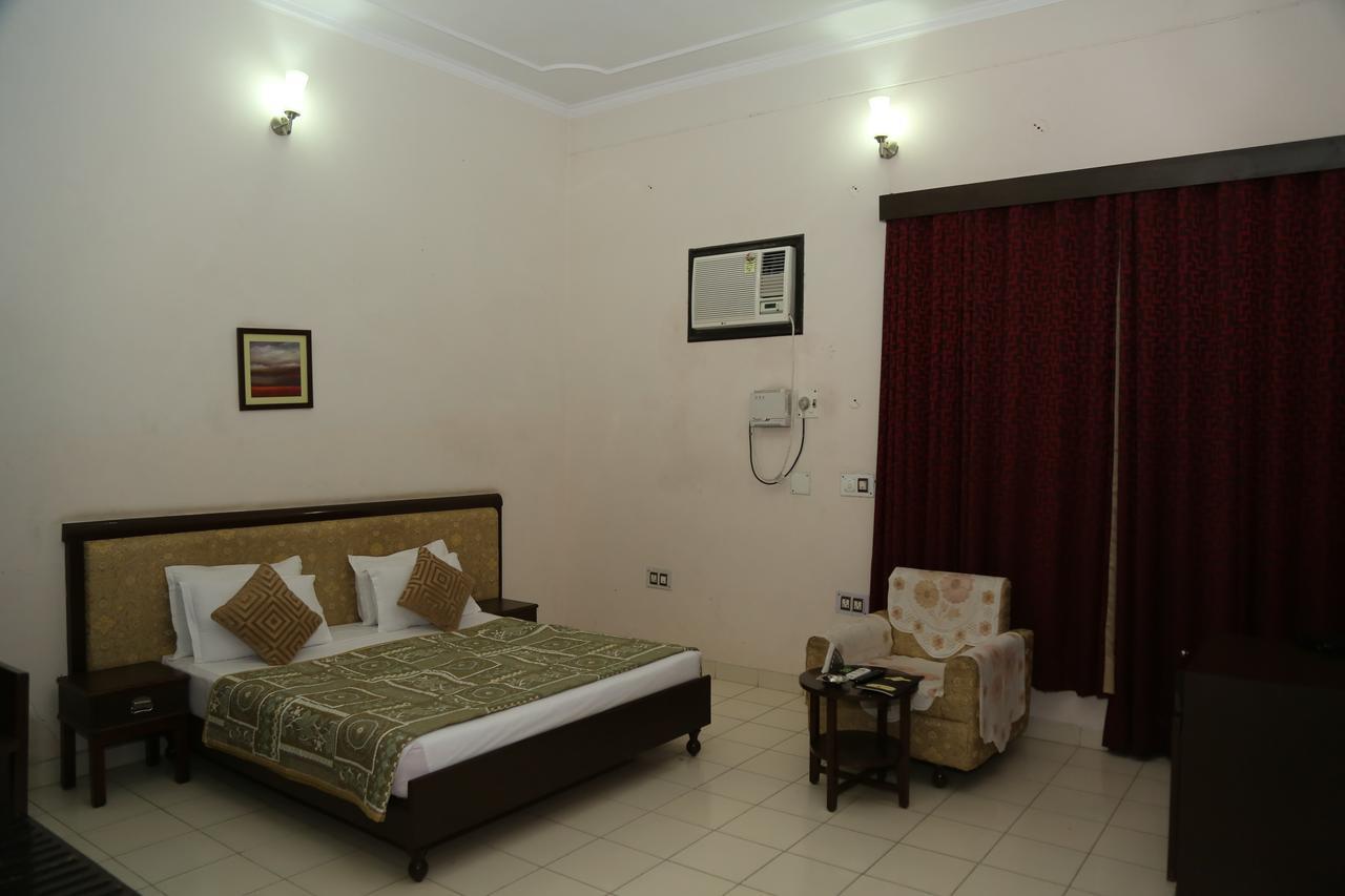 Gulmohar Sariska Resort Bairāt Exterior photo