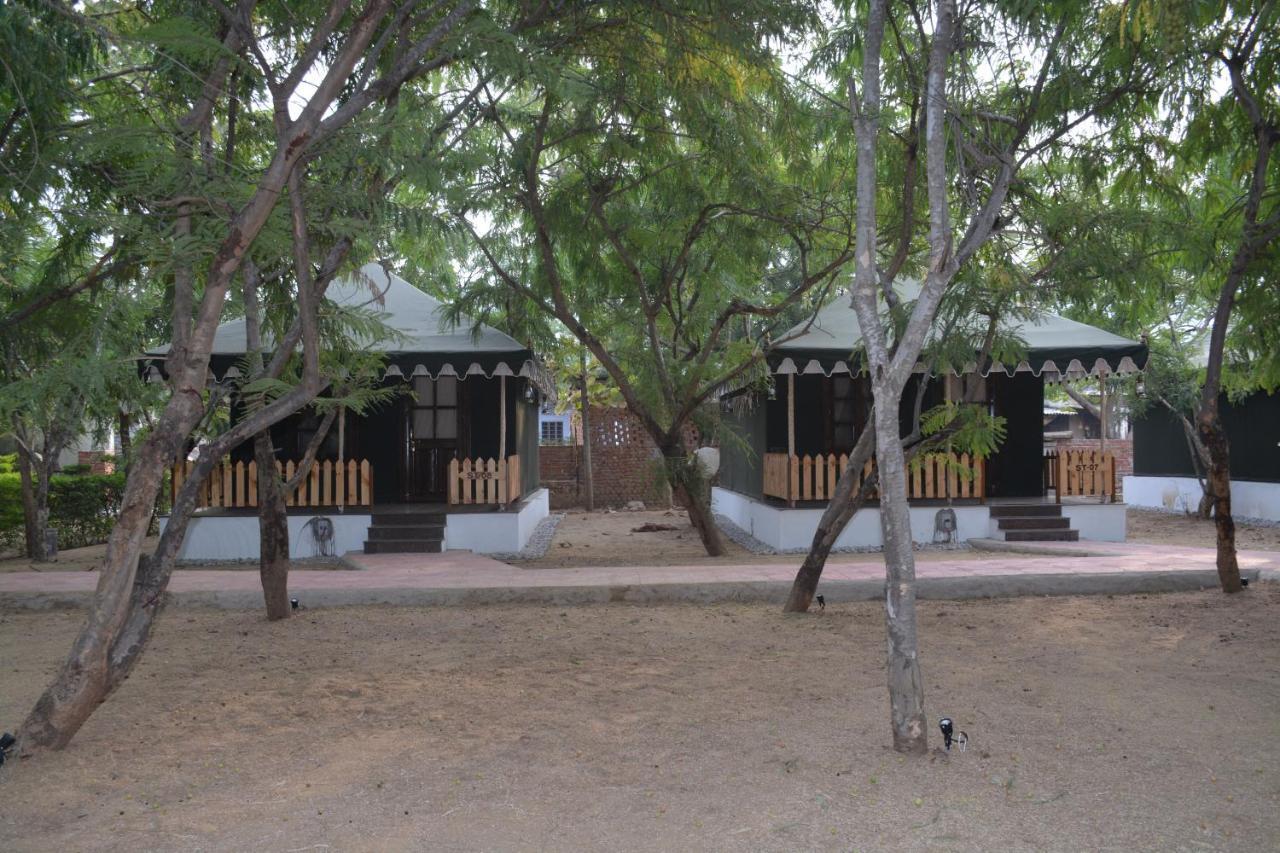 Gulmohar Sariska Resort Bairāt Exterior photo